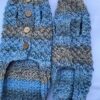 Sweter ręcznie robiony szaro-niebieski z ozdobnym guzikiem XS/S - obrazek 2